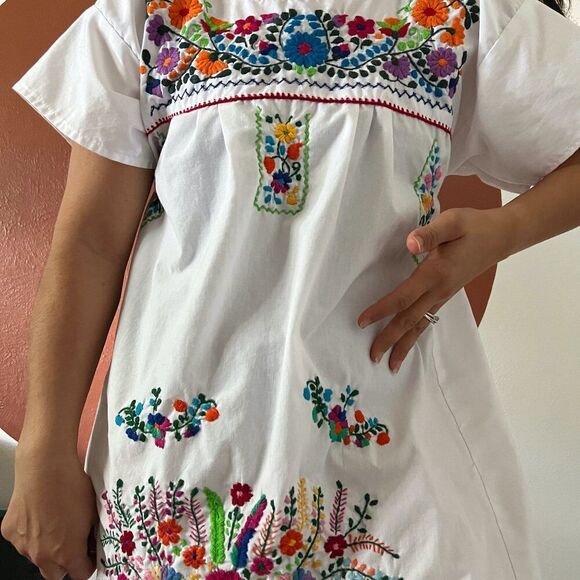 Mexican Oaxaca White multi colored EMBROIDERED‎ DRESS M boho sundress cotton - Picture 9 of 9